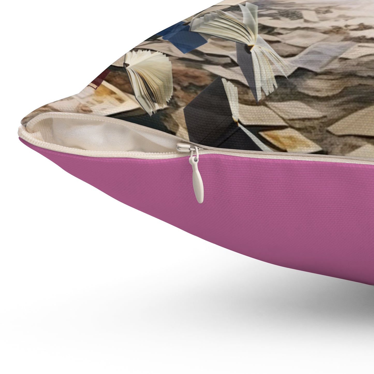 “Books Are the Mirrors of the Soul” – Virginia Woolf Quote Cushion | Literary Home Décor for Readers